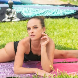 Talia Mint in 'Private' and Vinna Reed, Addicted to Yoga and Anal (Thumbnail 1)